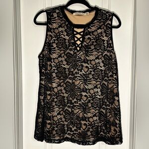 Lace crisscross neck tank 1x